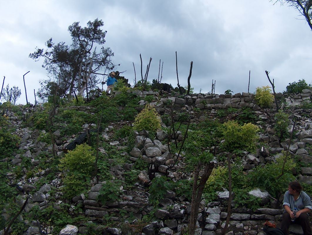 Matt og Serehna i centrum af Quen Santo ruinerne.jpg
